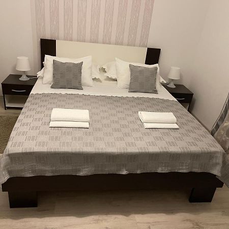 Apartments Antisa Baška Voda エクステリア 写真