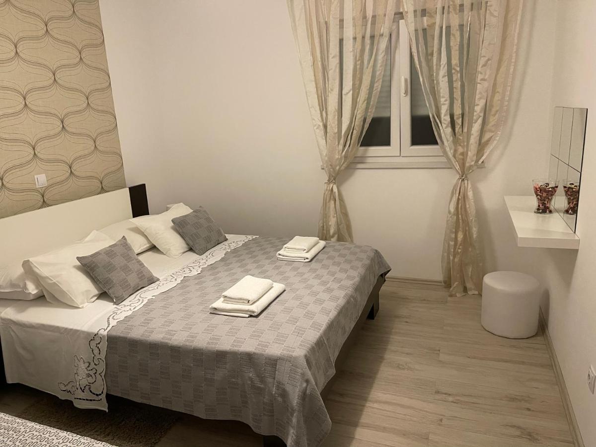 Apartments Antisa Baška Voda エクステリア 写真