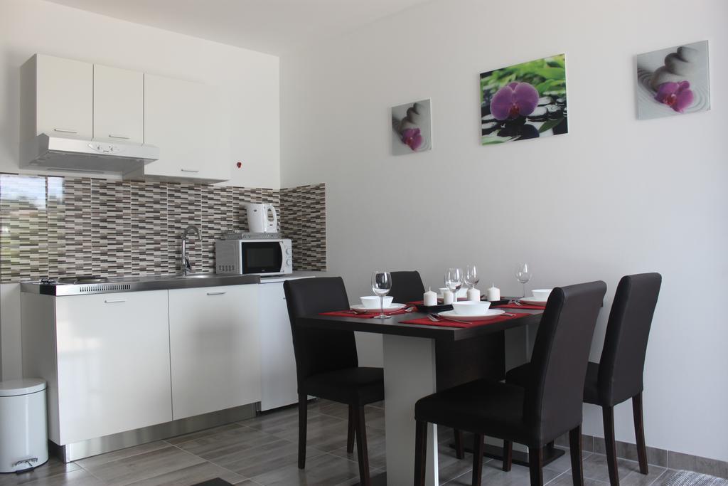Apartments Antisa Baška Voda エクステリア 写真